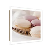 tableau macarons bois sur une assiette 2 dpa/1-tyk/m_12636/40x40